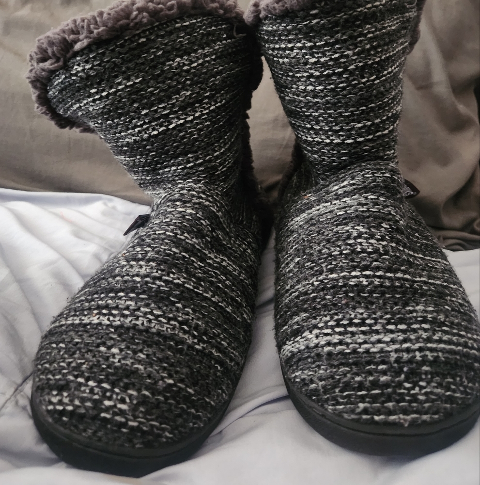 Women's Muk Luks-Size: Large 9-10